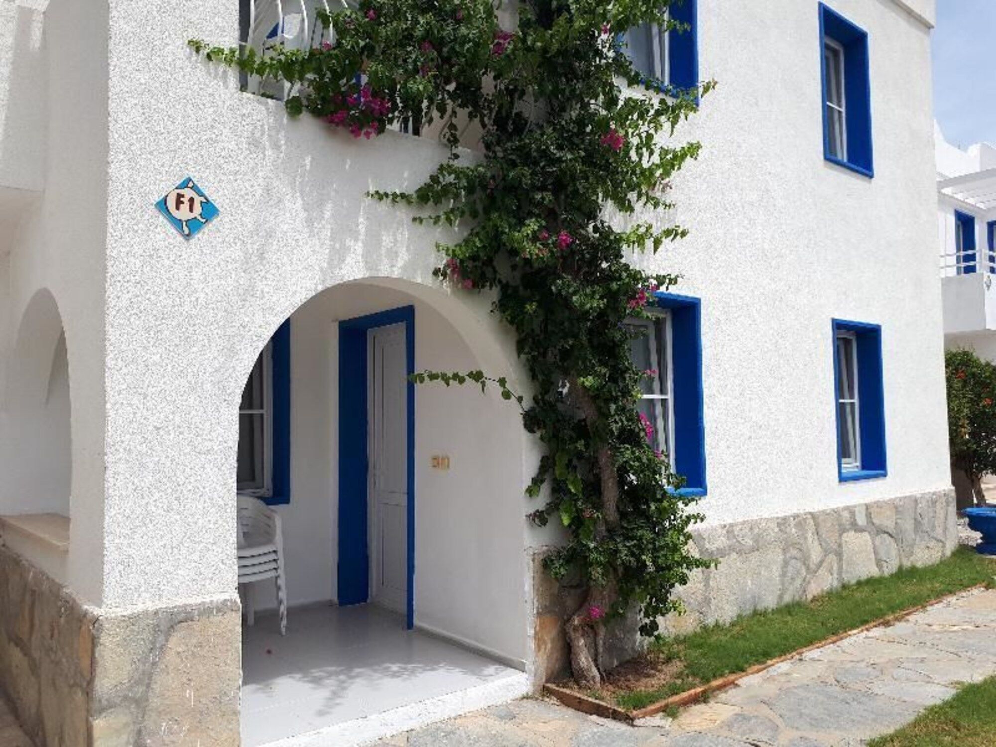 Paradise Apart Hotel Битез Экстерьер фото